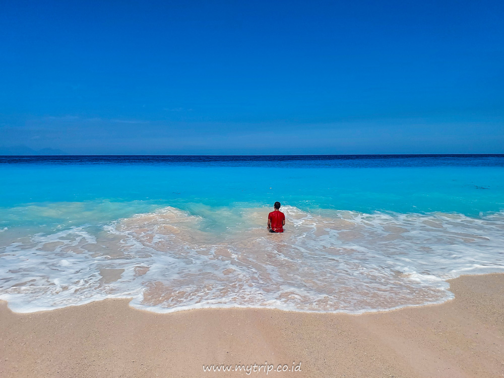 Pantai Wade Di Lembata Punya Dua Zona Waktu Atau Waktu Berhenti Di Sini